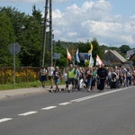 Pielgrzymi ze Skarżyska-Kamiennej w drodze na Jasną Górę