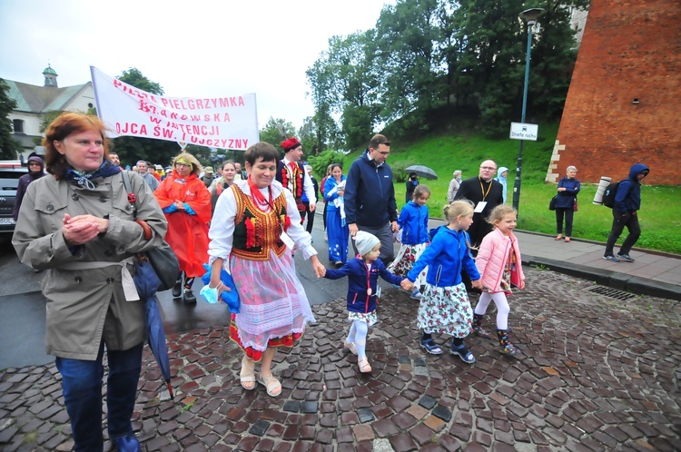 Wyjście 41. Pieszej Pielgrzymki Krakowskiej z Wawelu na Jasną Górę cz. 2