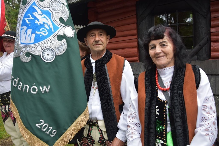 Msza św. na Polanie Rusnakowej pod Turbaczem w Gorcach 