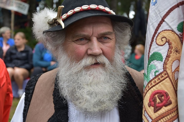 Msza św. na Polanie Rusnakowej pod Turbaczem w Gorcach 