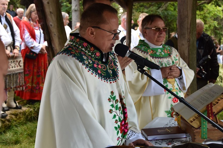 Msza św. na Polanie Rusnakowej pod Turbaczem w Gorcach 