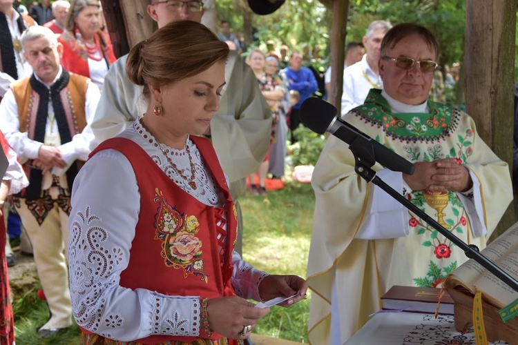 Msza św. na Polanie Rusnakowej pod Turbaczem w Gorcach 