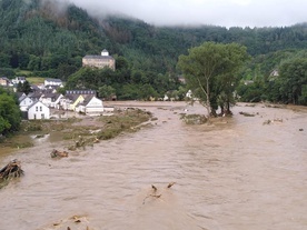 Niemcy: pierwszy bilans skutków katastrofalnych powodzi dla Kościołów