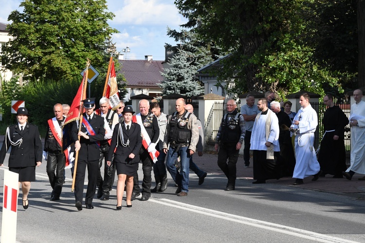 Upamiętnienie pomordowanych w Borzęcinie Dużym