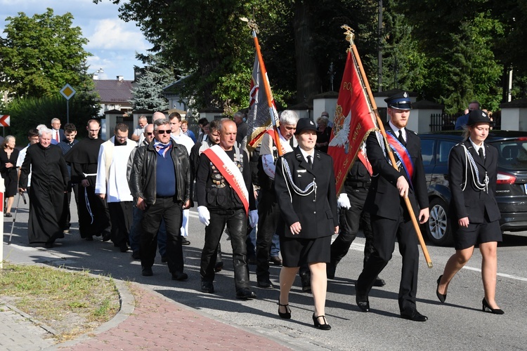 Upamiętnienie pomordowanych w Borzęcinie Dużym