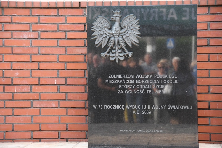 Upamiętnienie pomordowanych w Borzęcinie Dużym