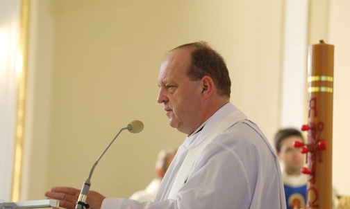Pielgrzymów żegnał proboszcz ks. Marian Frelich.