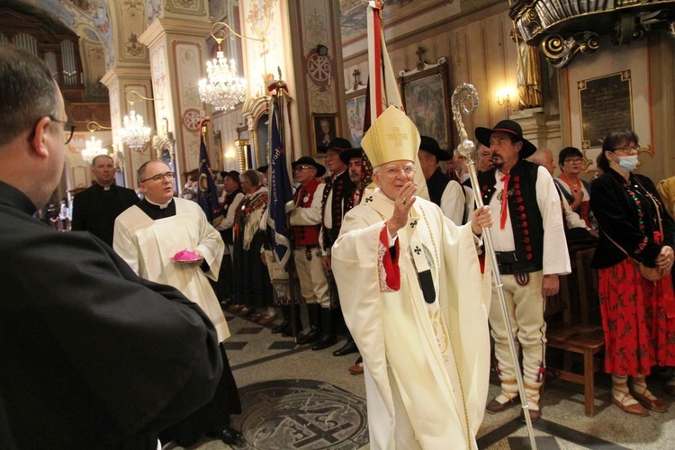 Abp Marek Jędraszewski przewodniczył jubileuszowej Mszy św. w Rychwałdzie.