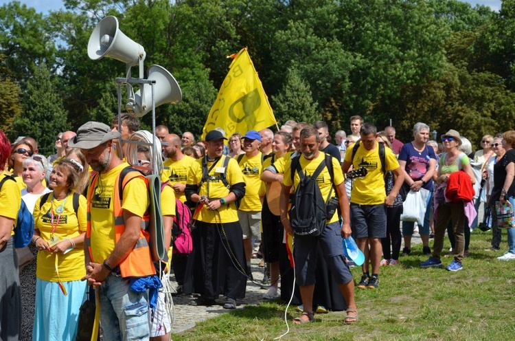 XVIII PPDŚ. Wejście na Jasną Górę diecezji świdnickiej