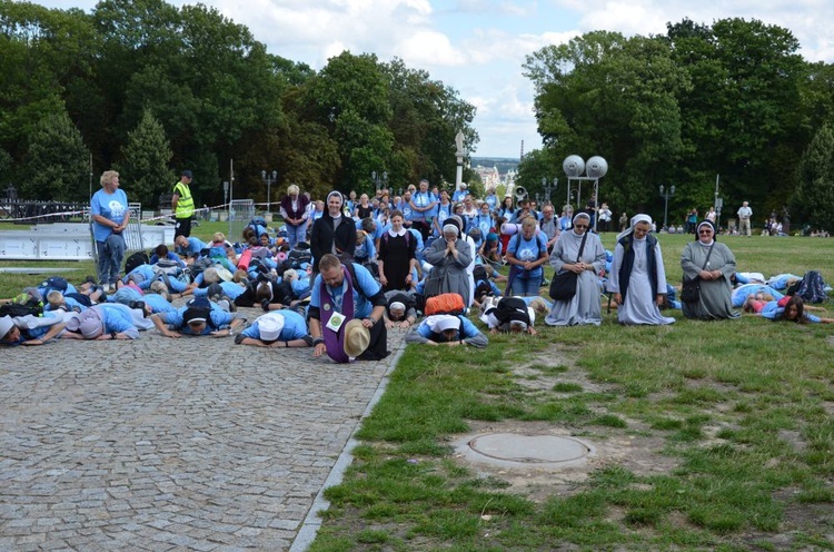 XVIII PPDŚ. Wejście na Jasną Górę diecezji świdnickiej