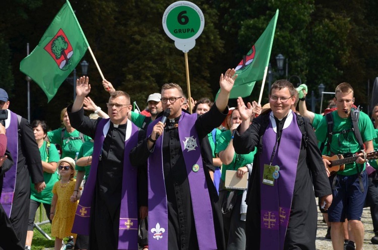 XVIII PPDŚ. Wejście na Jasną Górę diecezji świdnickiej