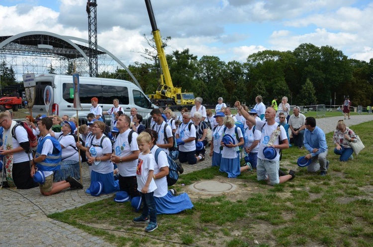 XVIII PPDŚ. Wejście na Jasną Górę diecezji świdnickiej