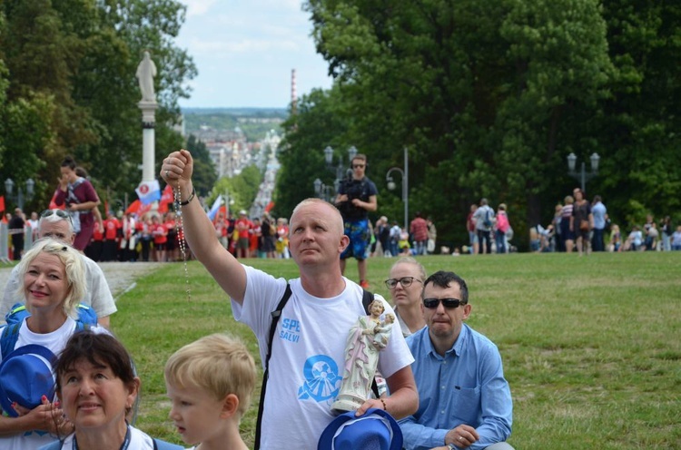 XVIII PPDŚ. Wejście na Jasną Górę diecezji świdnickiej