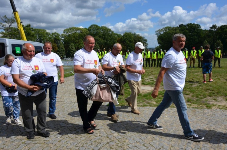 XVIII PPDŚ. Wejście na Jasną Górę diecezji świdnickiej