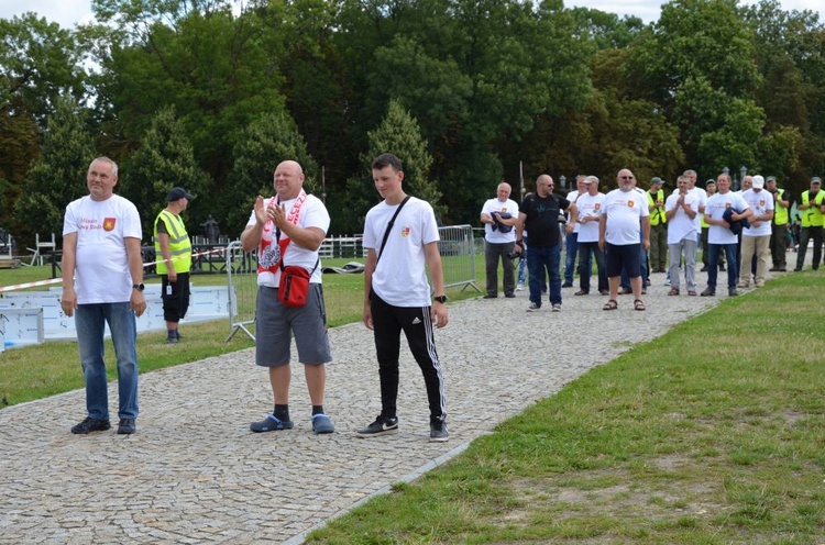 XVIII PPDŚ. Wejście na Jasną Górę diecezji świdnickiej