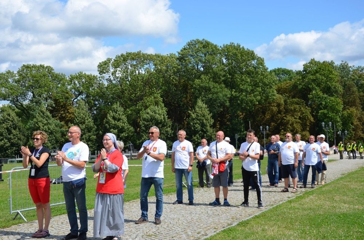 XVIII PPDŚ. Wejście na Jasną Górę diecezji świdnickiej