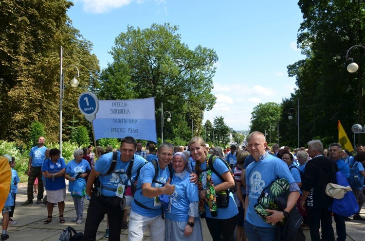 XVIII PPDŚ. Wejście na Jasną Górę diecezji świdnickiej