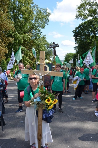 XVIII PPDŚ. Wejście na Jasną Górę diecezji świdnickiej