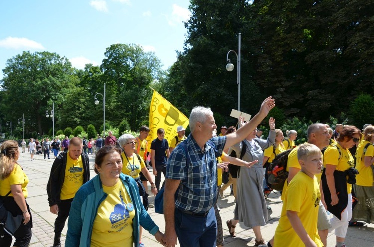 XVIII PPDŚ. Wejście na Jasną Górę diecezji świdnickiej