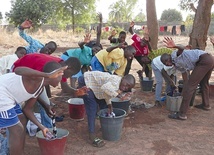 ▲	Dzieci podczas wspólnej pracy.