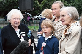 Danuta Chaber z siostrą Reginą Borkowską na uroczystości przyjechały  z dziećmi, wnukami  i prawnukami.