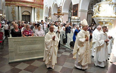 To pierwsze takie wydarzenie w sanktuarium,  którym paradyski kościół jest od 15 sierpnia ubiegłego roku. Przyjechało tu prawie 200 osób z 46 grup.