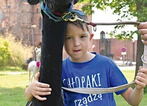 10-letni Kuba zawsze czeka na spotkanie  ze swoimi zwierzęcymi przyjaciółmi.