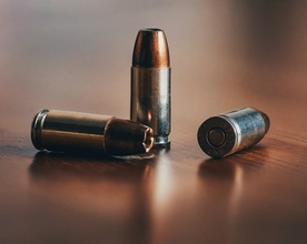 Włoska policja zidentyfikowała nadawcę koperty z pociskami, wysłaną do papieża