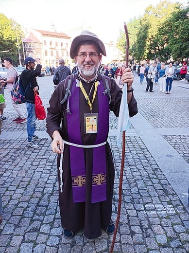 O. Andrzej Derdziuk po raz kolejny w drodze do Maryi  z kapucyńską „trójką”.