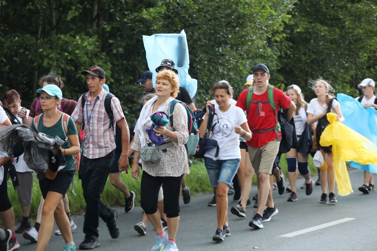 19. Pielgrzymka Dekanatu Czechowickiego na Jasną Górę - na trasie