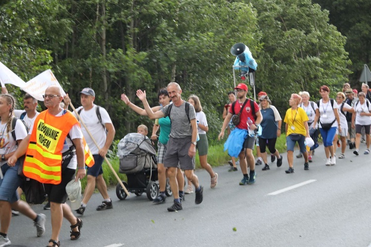 19. Pielgrzymka Dekanatu Czechowickiego na Jasną Górę - na trasie