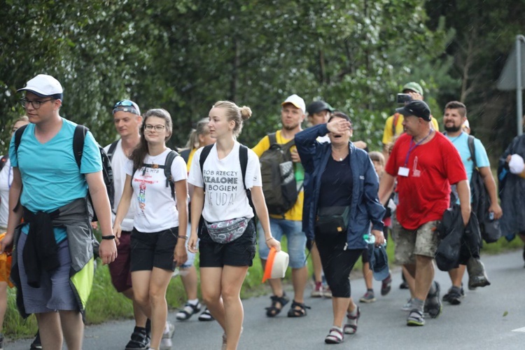 19. Pielgrzymka Dekanatu Czechowickiego na Jasną Górę - na trasie