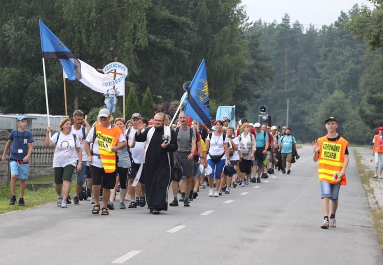 19. Pielgrzymka Dekanatu Czechowickiego na Jasną Górę - na trasie