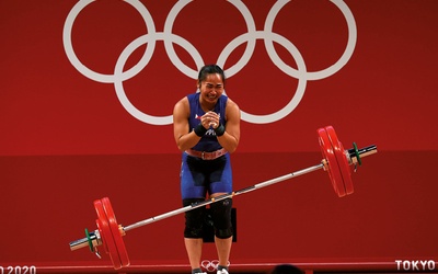 Sztangistka Hidilyn Diaz zdobyła pierwszy w historii złoty medal dla Filipin.