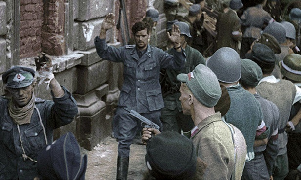 Powstańczy operatorzy ryzykowali życie, rejestrując walki w Śródmieściu, na Starym Mieście, Mokotowie i Powiślu.