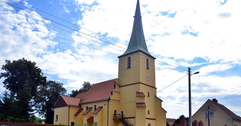 Piknik kościelny w Mojęcicach - modlitwa, pszczoły i rajd