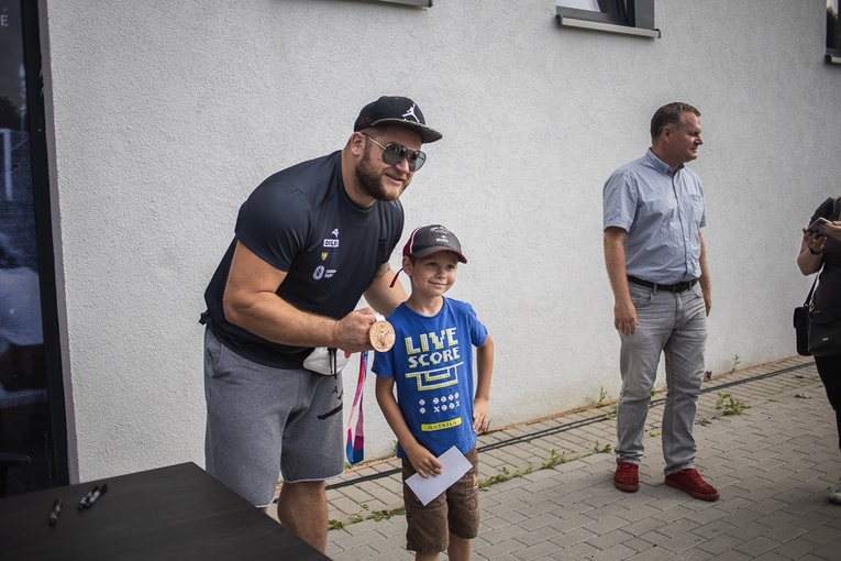 Przywitanie Pawła Fajdka w Żarowie