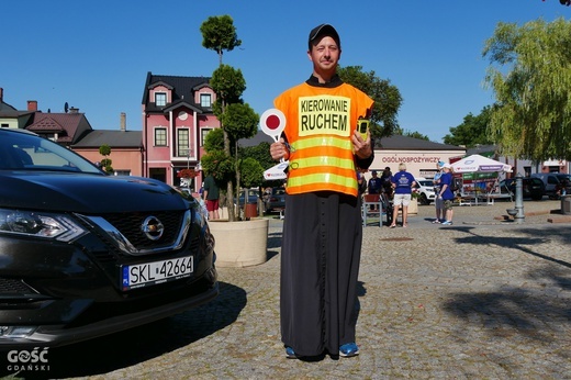 Abp Tadeusz Wojda na trasie pieszych pielgrzymek na Jasną Górę