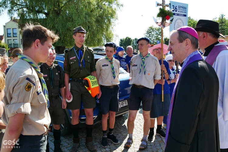 Abp Tadeusz Wojda na trasie pieszych pielgrzymek na Jasną Górę