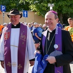 Abp Tadeusz Wojda na trasie pieszych pielgrzymek na Jasną Górę