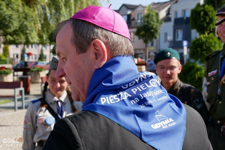 Abp Tadeusz Wojda na trasie pieszych pielgrzymek na Jasną Górę