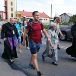 Abp Tadeusz Wojda na trasie pieszych pielgrzymek na Jasną Górę