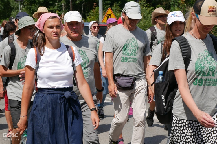 Abp Tadeusz Wojda na trasie pieszych pielgrzymek na Jasną Górę