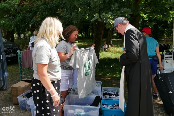 Abp Tadeusz Wojda na trasie pieszych pielgrzymek na Jasną Górę