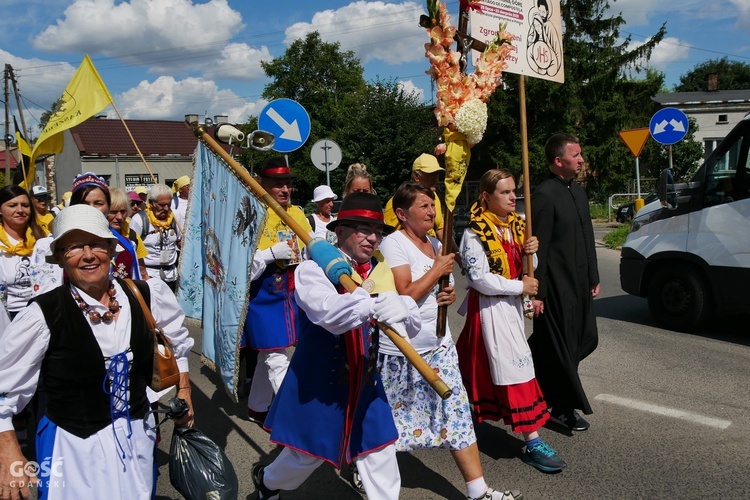 Abp Tadeusz Wojda na trasie pieszych pielgrzymek na Jasną Górę