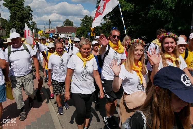 Abp Tadeusz Wojda na trasie pieszych pielgrzymek na Jasną Górę