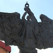 Pomnik ks. Ignacego Skorupki w Ossowie.