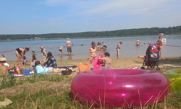 Śląskie. WOPR apeluje: nad wodą pilnujcie dmuchanych kół i materacy