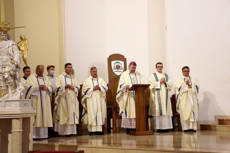 Abp Mirosław Adamczyk w sanktuarium MB Fatimskiej