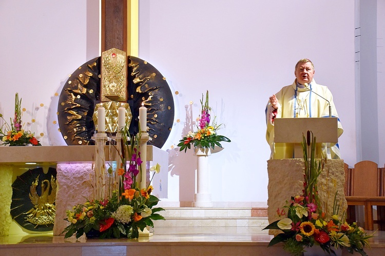 Abp Mirosław Adamczyk w sanktuarium MB Fatimskiej